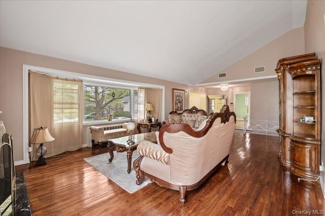 916 Lawrence Court, North Woodmere, NY 11581