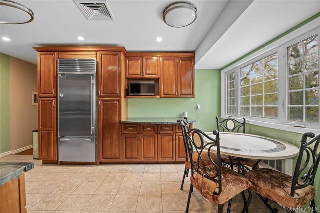 916 Lawrence Court, North Woodmere, NY 11581