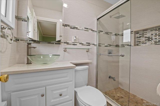 916 Lawrence Court, North Woodmere, NY 11581