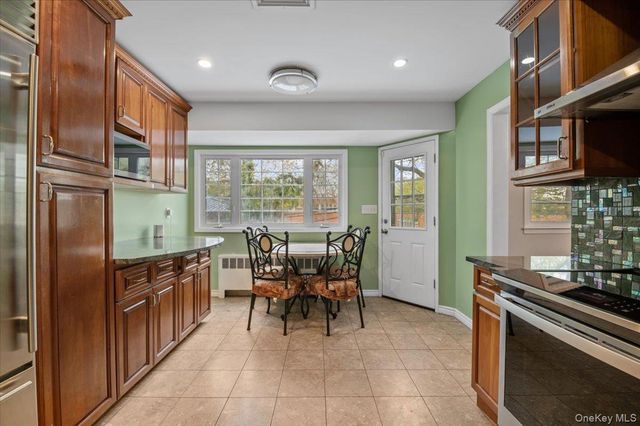 916 Lawrence Court, North Woodmere, NY 11581