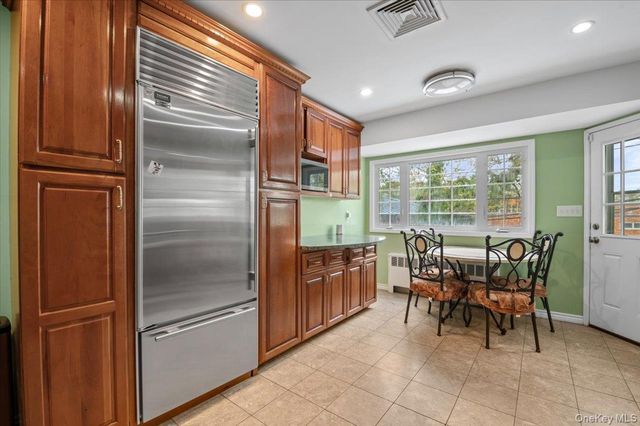 916 Lawrence Court, North Woodmere, NY 11581