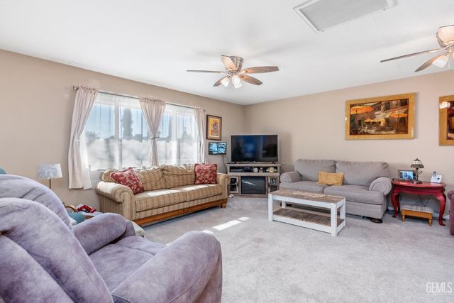 5812 Burke Way, Bakersfield, CA 93309