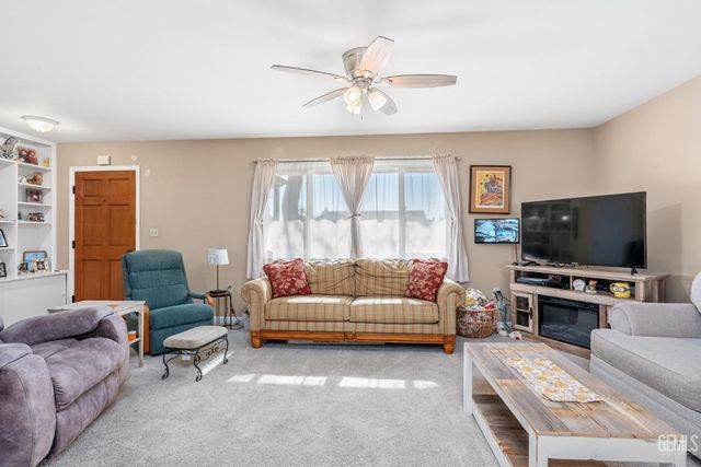 5812 Burke Way, Bakersfield, CA 93309