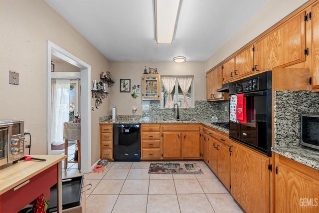 5812 Burke Way, Bakersfield, CA 93309