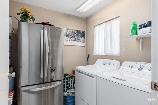 5812 Burke Way, Bakersfield, CA 93309