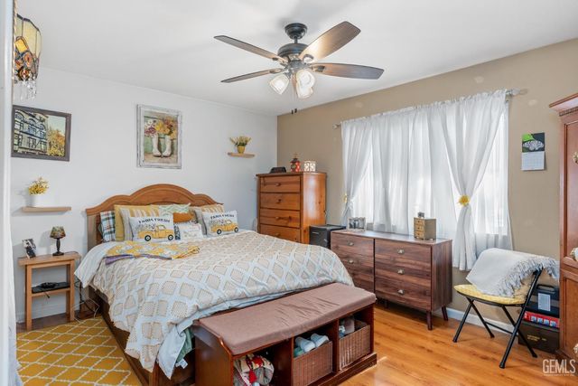 5812 Burke Way, Bakersfield, CA 93309