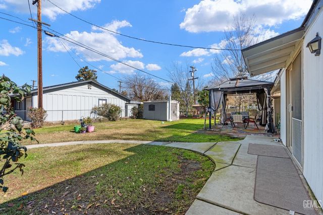 5812 Burke Way, Bakersfield, CA 93309