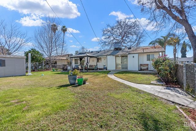 5812 Burke Way, Bakersfield, CA 93309