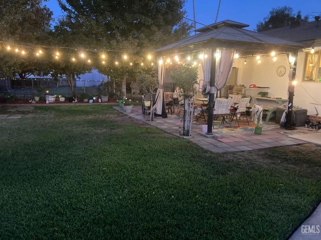 5812 Burke Way, Bakersfield, CA 93309