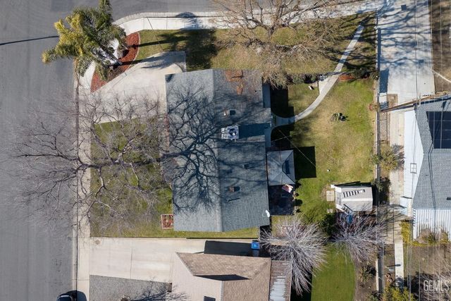 5812 Burke Way, Bakersfield, CA 93309