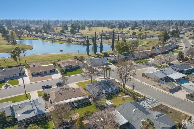 5812 Burke Way, Bakersfield, CA 93309