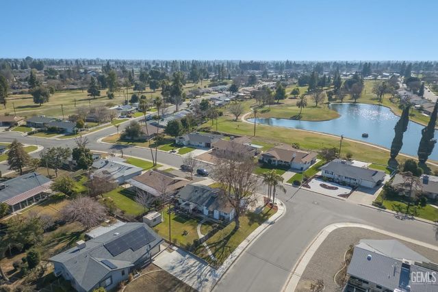 5812 Burke Way, Bakersfield, CA 93309