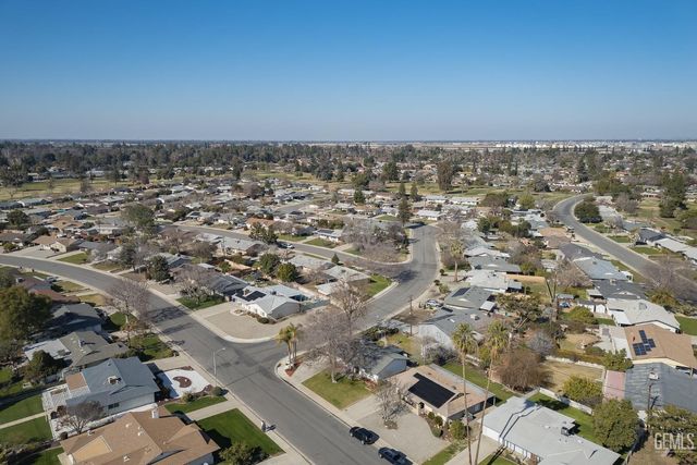 5812 Burke Way, Bakersfield, CA 93309