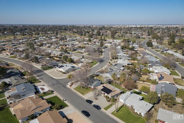 5812 Burke Way, Bakersfield, CA 93309