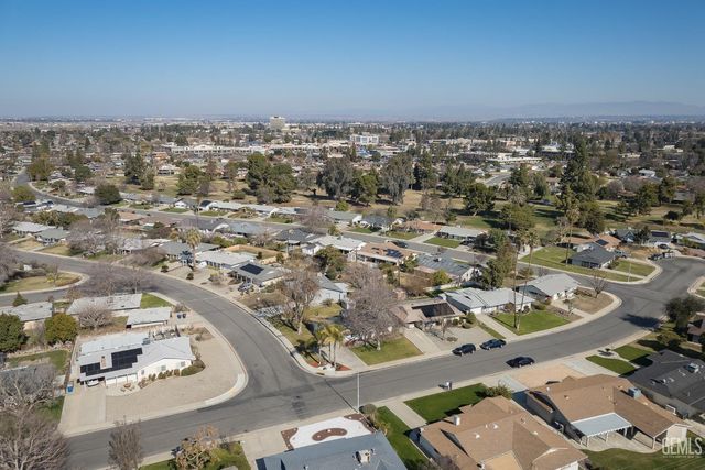 5812 Burke Way, Bakersfield, CA 93309