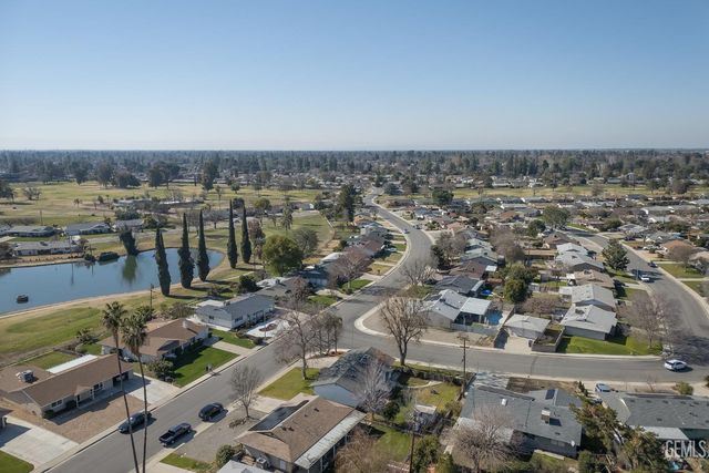 5812 Burke Way, Bakersfield, CA 93309