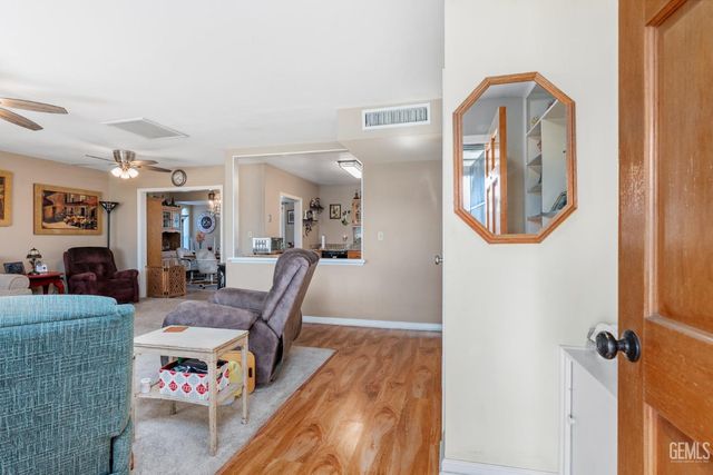 5812 Burke Way, Bakersfield, CA 93309