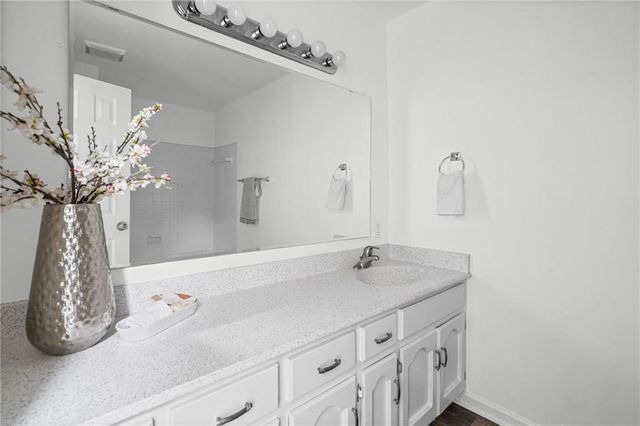 2800 S Cochise Drive, Independence, MO 64057
