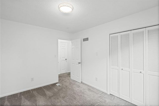 2800 S Cochise Drive, Independence, MO 64057