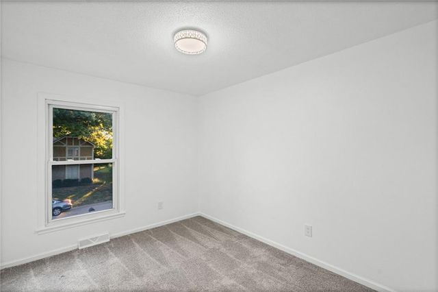 2800 S Cochise Drive, Independence, MO 64057