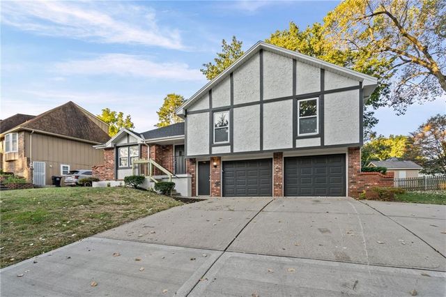 2800 S Cochise Drive, Independence, MO 64057