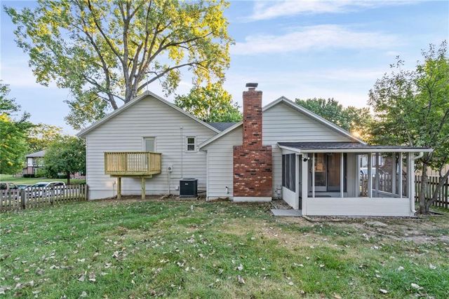 2800 S Cochise Drive, Independence, MO 64057