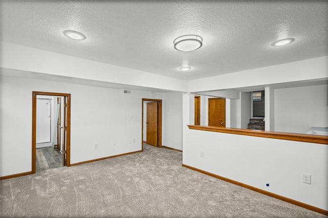 2800 S Cochise Drive, Independence, MO 64057
