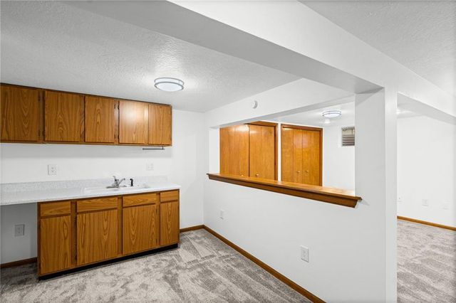 2800 S Cochise Drive, Independence, MO 64057
