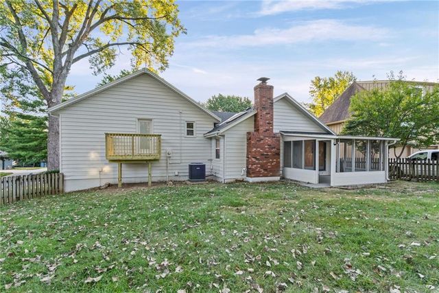 2800 S Cochise Drive, Independence, MO 64057