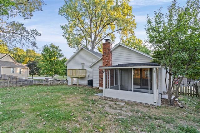 2800 S Cochise Drive, Independence, MO 64057
