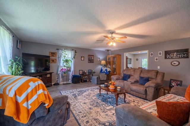 652 Old Florence Pulaski Rd, Leoma, TN 38468