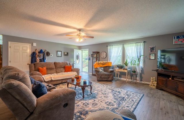 652 Old Florence Pulaski Rd, Leoma, TN 38468