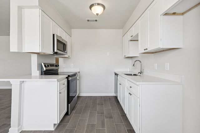 7020 Green Ridge Trail, North Richland Hills, TX 76182