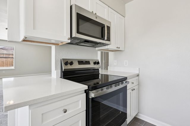 7020 Green Ridge Trail, North Richland Hills, TX 76182