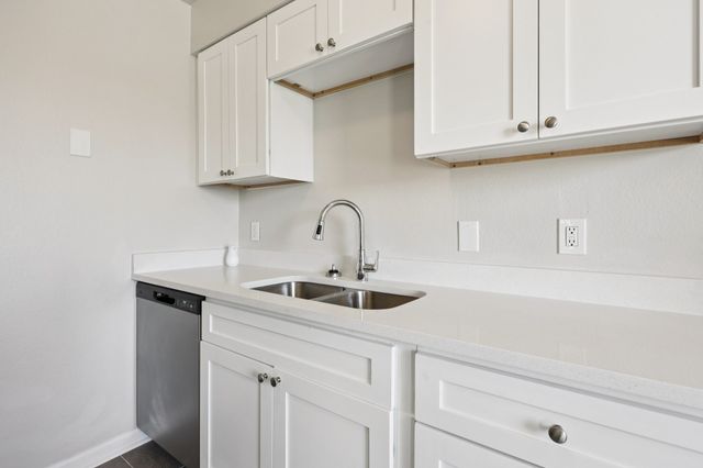 7020 Green Ridge Trail, North Richland Hills, TX 76182