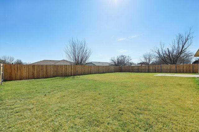 7020 Green Ridge Trail, North Richland Hills, TX 76182