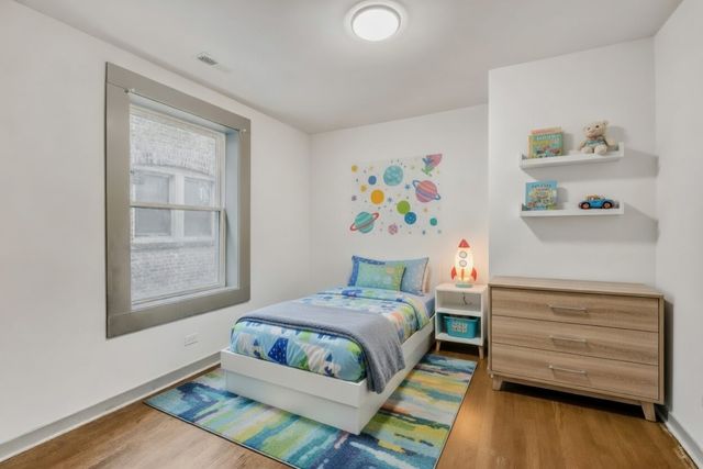 7953 S Essex Avenue, Chicago, IL 60617