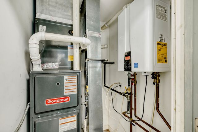 7953 S Essex Avenue, Chicago, IL 60617