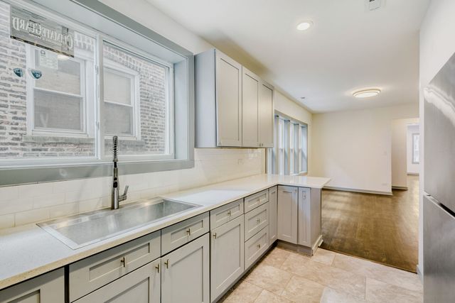 7953 S Essex Avenue, Chicago, IL 60617