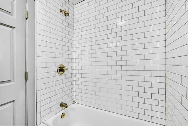 7953 S Essex Avenue, Chicago, IL 60617