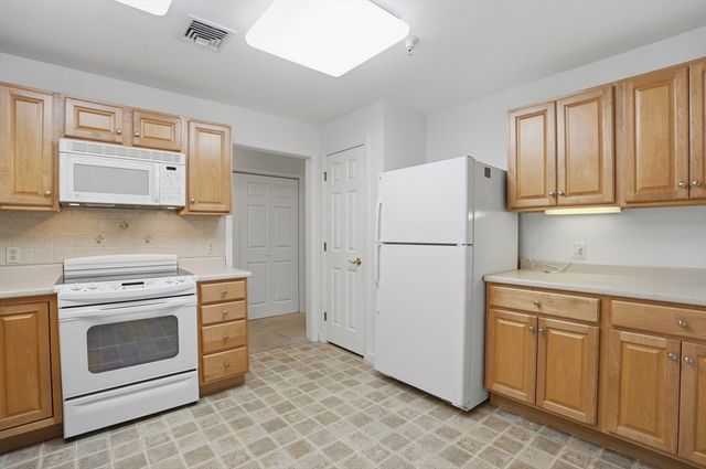 34 Meeting House Lane 321, Stow, MA 01775