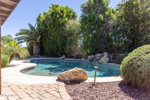 801 W Port Royale Lane, Phoenix, AZ 85023