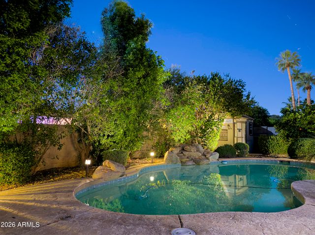 801 W Port Royale Lane, Phoenix, AZ 85023