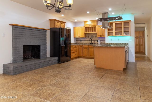 801 W Port Royale Lane, Phoenix, AZ 85023