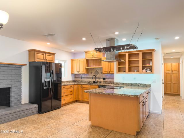 801 W Port Royale Lane, Phoenix, AZ 85023