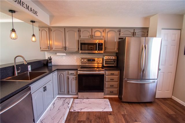 222 Carters Grove Dr, Richland, PA 15044