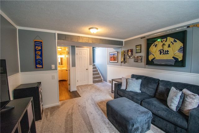 222 Carters Grove Dr, Richland, PA 15044