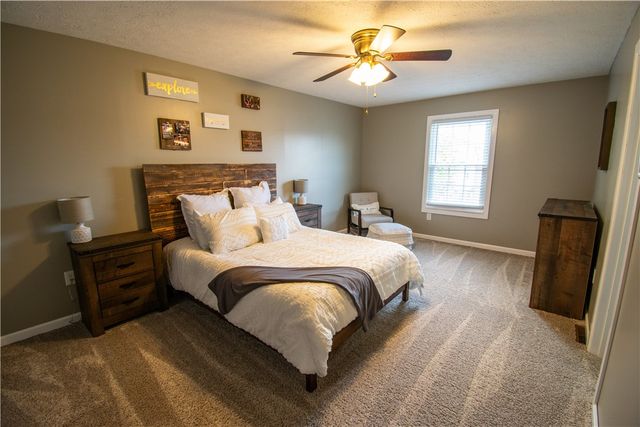 222 Carters Grove Dr, Richland, PA 15044