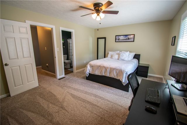 222 Carters Grove Dr, Richland, PA 15044