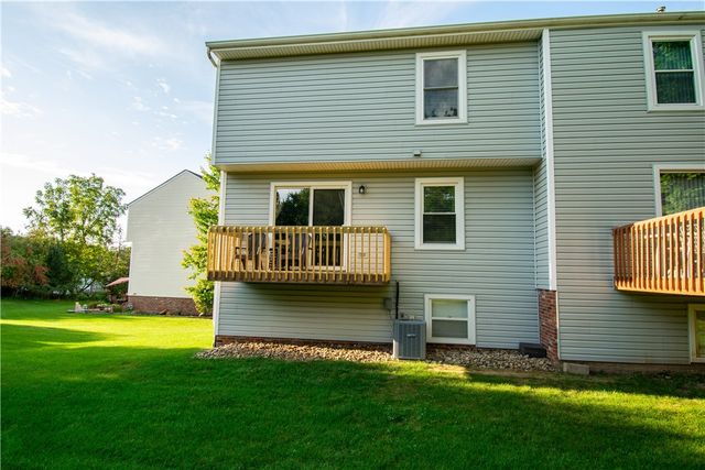 222 Carters Grove Dr, Richland, PA 15044